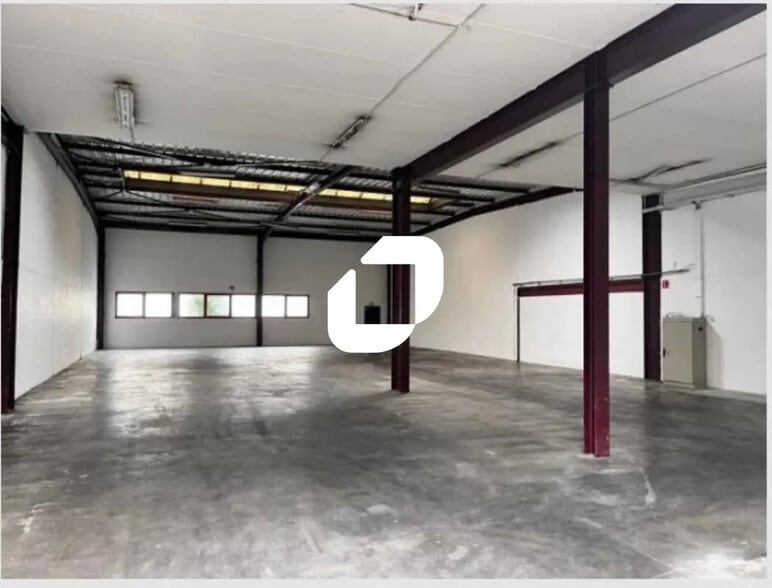 Light Industrial in Le Blanc-Mesnil to rent - Interior Photo - Image 2 of 6