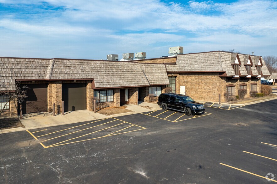 14047 W Petronella Dr, Libertyville, IL for sale - Primary Photo - Image 1 of 1