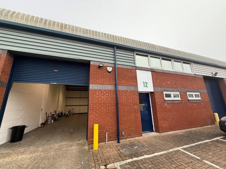 Southern Rd, Aylesbury to rent - Building Photo - Image 3 of 14