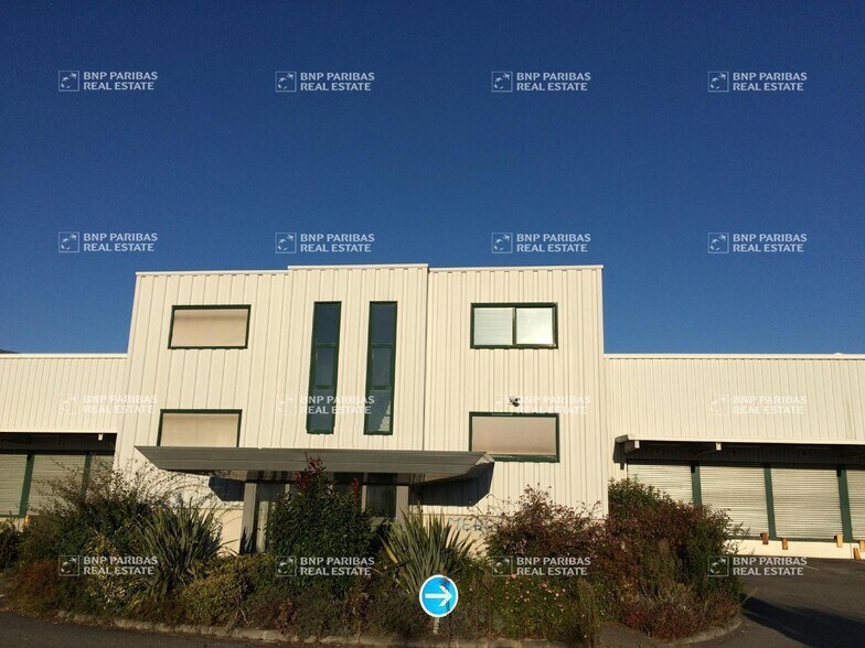Light Industrial in Bruguières to rent - Building Photo - Image 2 of 4