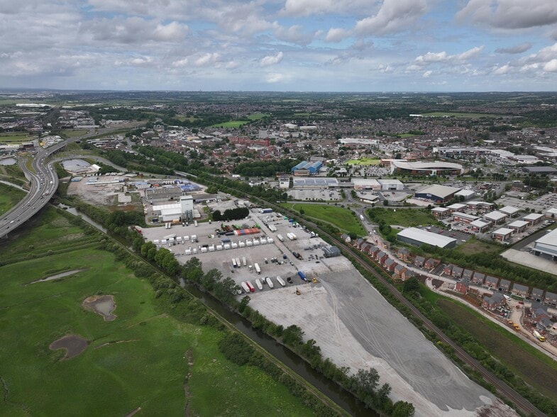 Gateway 100, Widnes to rent - Building Photo - Image 2 of 13