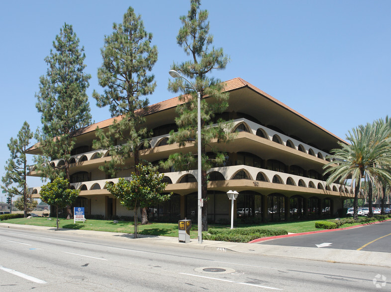 1901 E 4th St, Santa Ana, CA for rent - Building Photo - Image 1 of 1