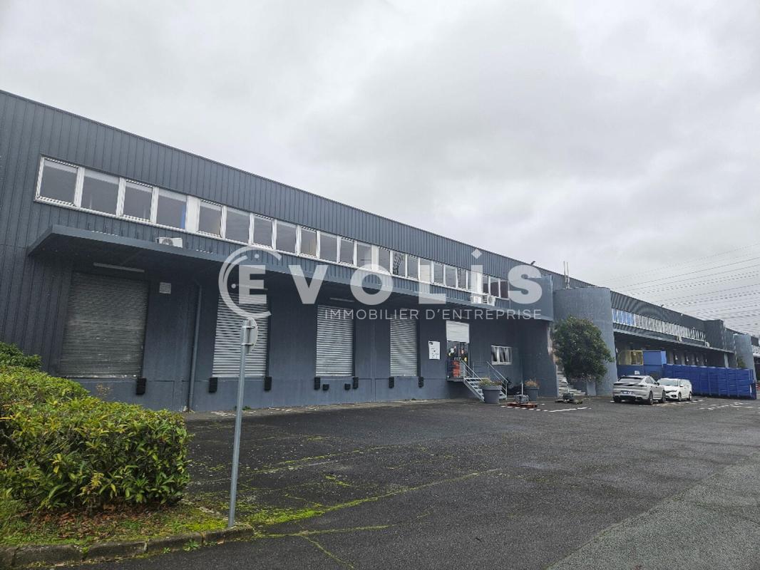 Light Industrial in Palaiseau to rent Building Photo- Image 1 of 15