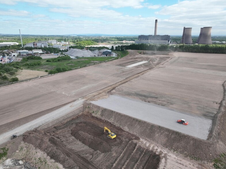 Gateway 100, Widnes to rent - Building Photo - Image 3 of 13