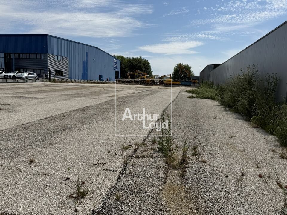 Land in Le Châtelet-en-Brie for sale Building Photo- Image 1 of 4