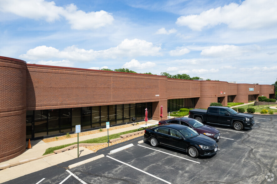 11600-11612 Lilburn Park Rd, Maryland Heights, MO for rent - Building Photo - Image 3 of 6