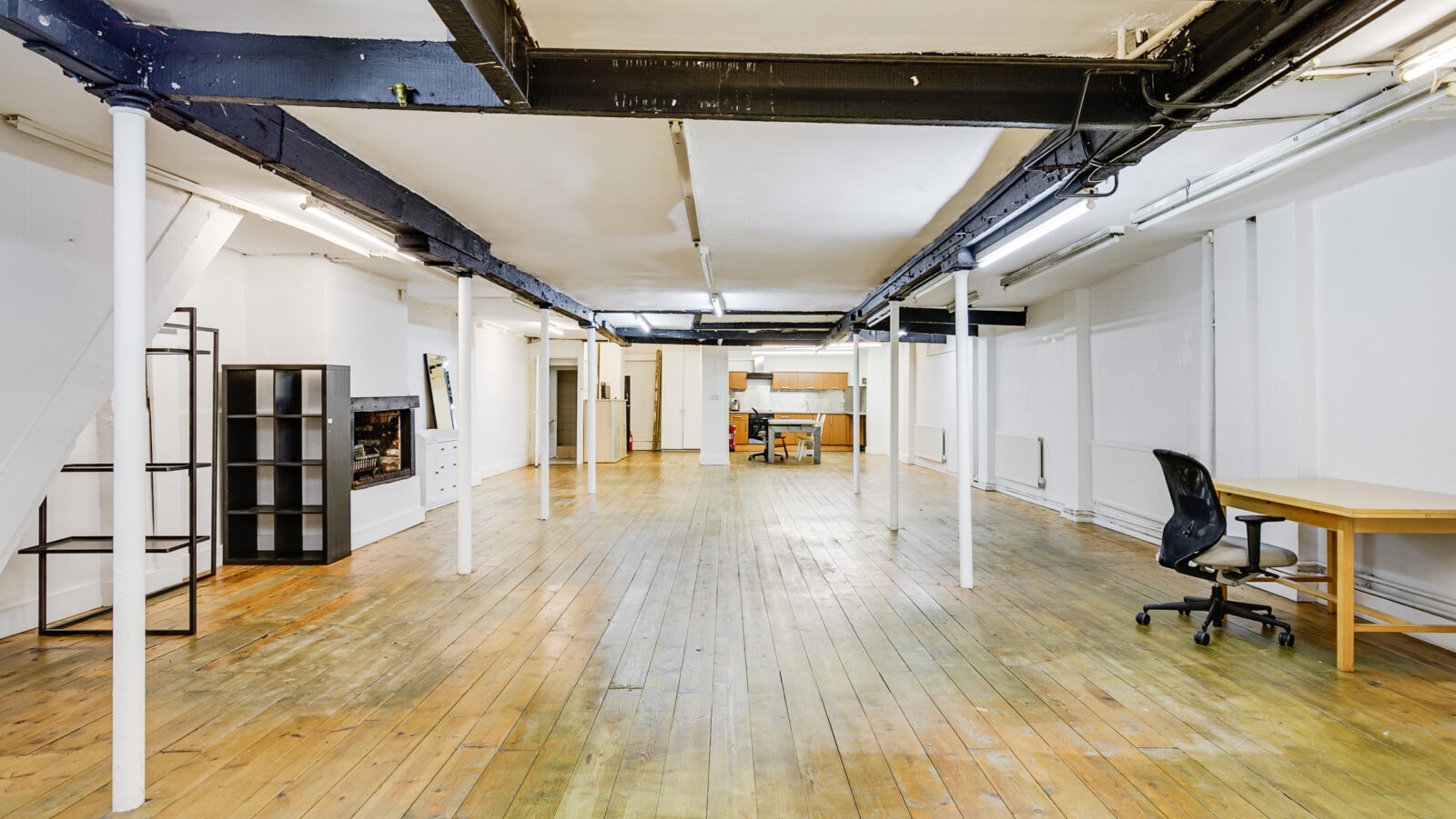 2 Nimrod Passage, London to rent Interior Photo- Image 1 of 6