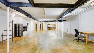 2 Nimrod Passage, London to rent Interior Photo- Image 1 of 6