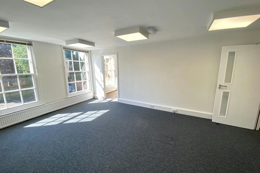 Market Sq, Westerham to rent - Interior Photo - Image 2 of 3