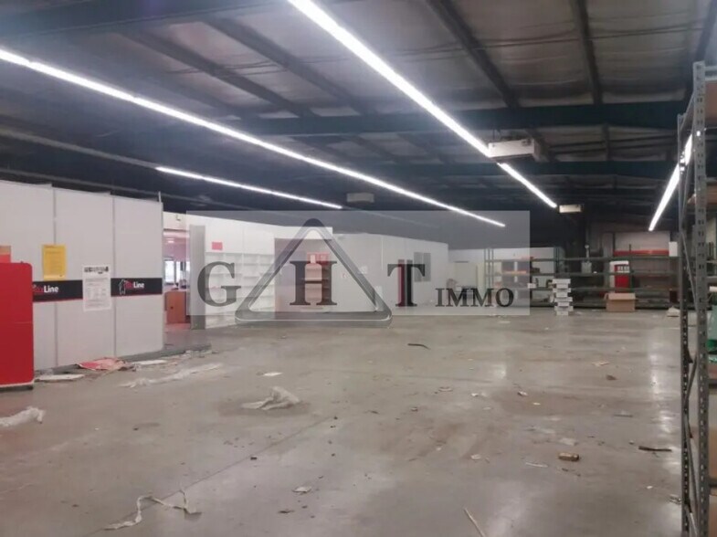 Industrial in Montgeron for sale - Interior Photo - Image 1 of 2