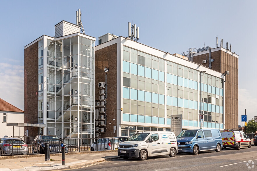 Boston Rd, London to rent - Building Photo - Image 3 of 33