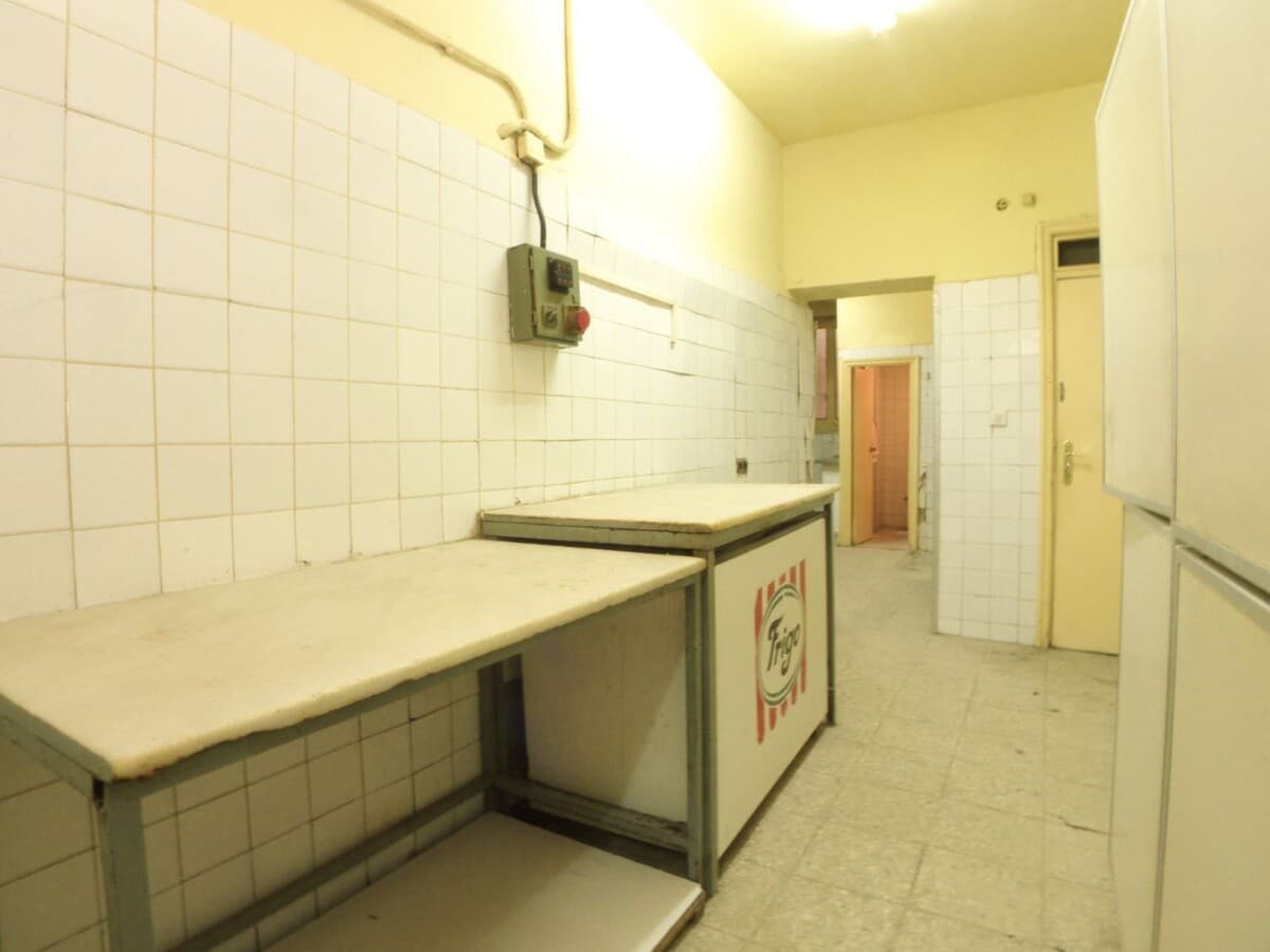 Madrid, MAD 28045 - - - Interior Photo - Image 2 of 4