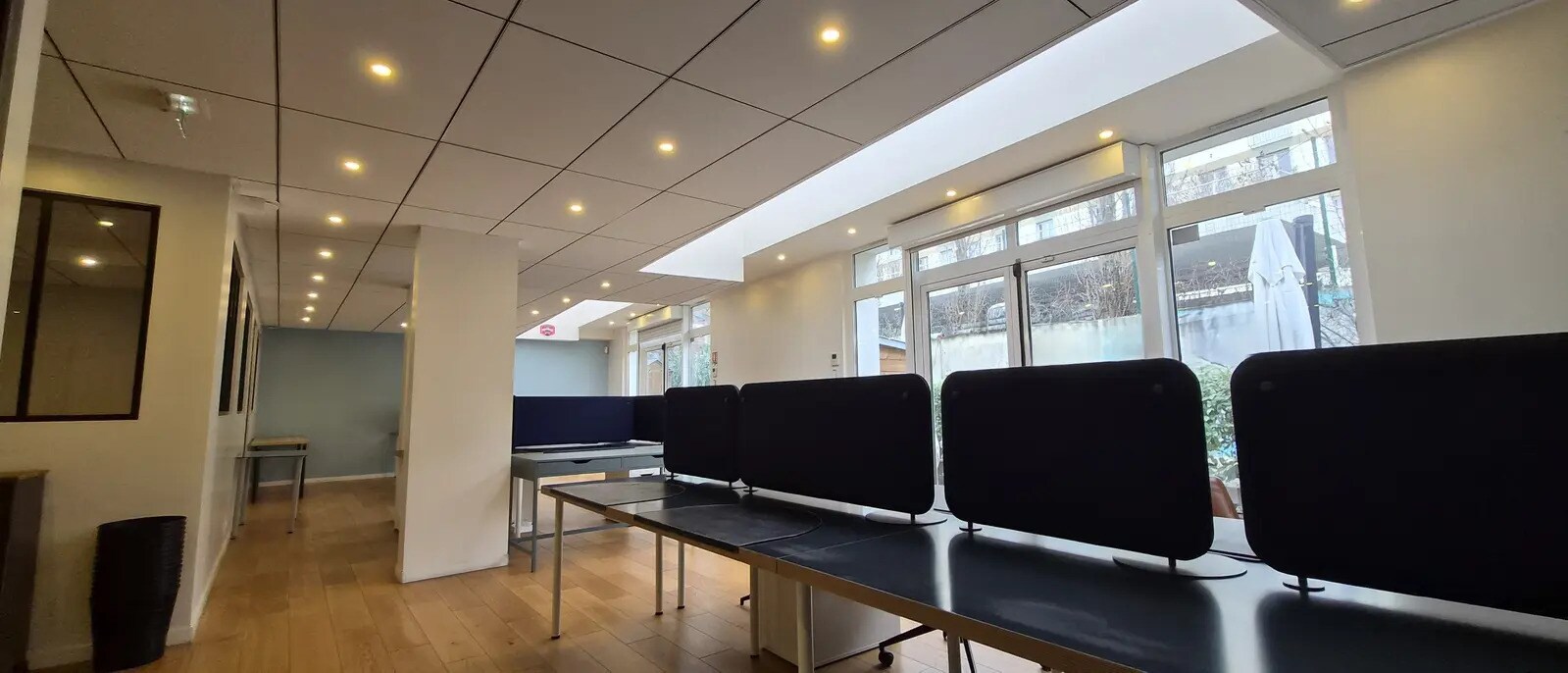 Office in Paris for sale Building Photo- Image 1 of 12