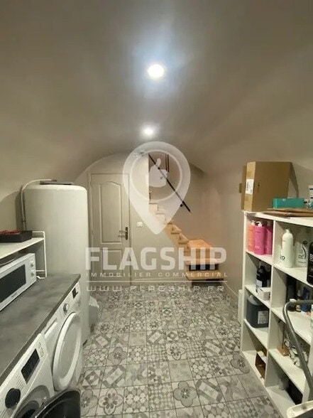 Retail in Paris to rent - Interior Photo - Image 3 of 5