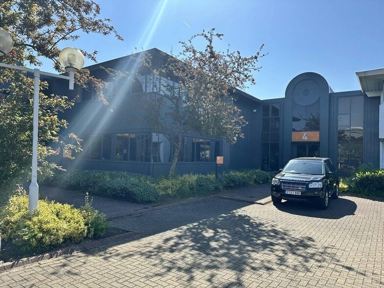 Unit 3 & 4, The Pavilions, Ruscombe Business Park, Knowl Hill to rent - Building Photo - Image 3 of 9