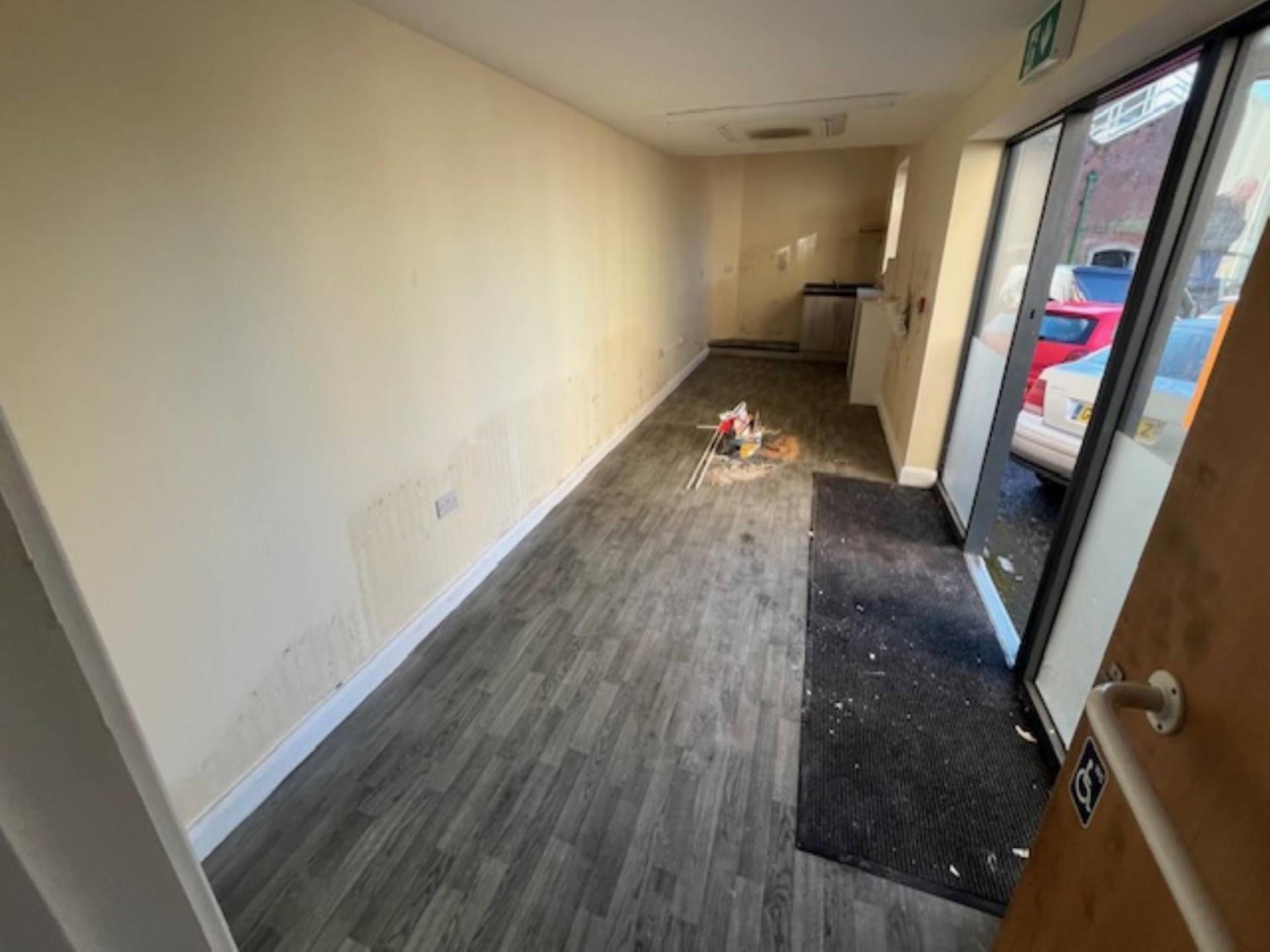 Railway Rd, Blackburn to rent Interior Photo- Image 1 of 3