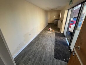 Railway Rd, Blackburn to rent Interior Photo- Image 1 of 3