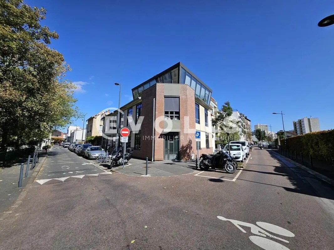 Office in Vanves to rent Building Photo- Image 1 of 22