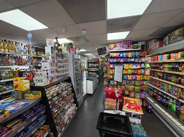 140 Queens Rd, Beeston for sale - Interior Photo - Image 3 of 20