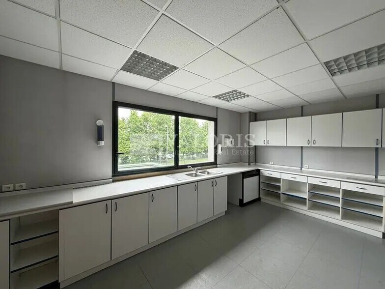 1111 Chemin De La Bruyère, Limonest to rent - Interior Photo - Image 3 of 13