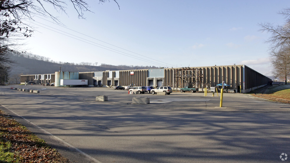 100 Papercraft Park, Pittsburgh, PA for sale - Primary Photo - Image 1 of 1