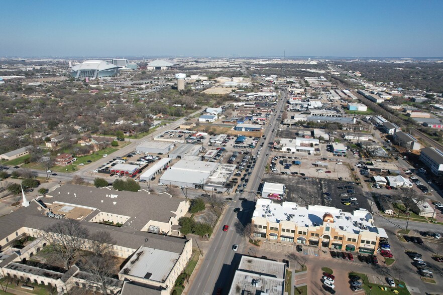 201 E Division St, Arlington, TX for sale - Building Photo - Image 3 of 7