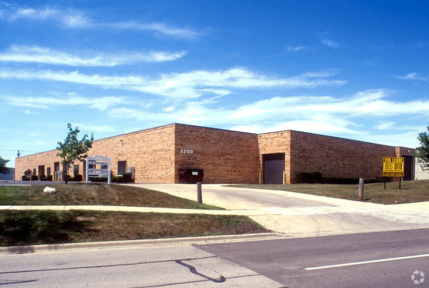 2200 S Park Ave, Streamwood, IL for rent - Building Photo - Image 3 of 5