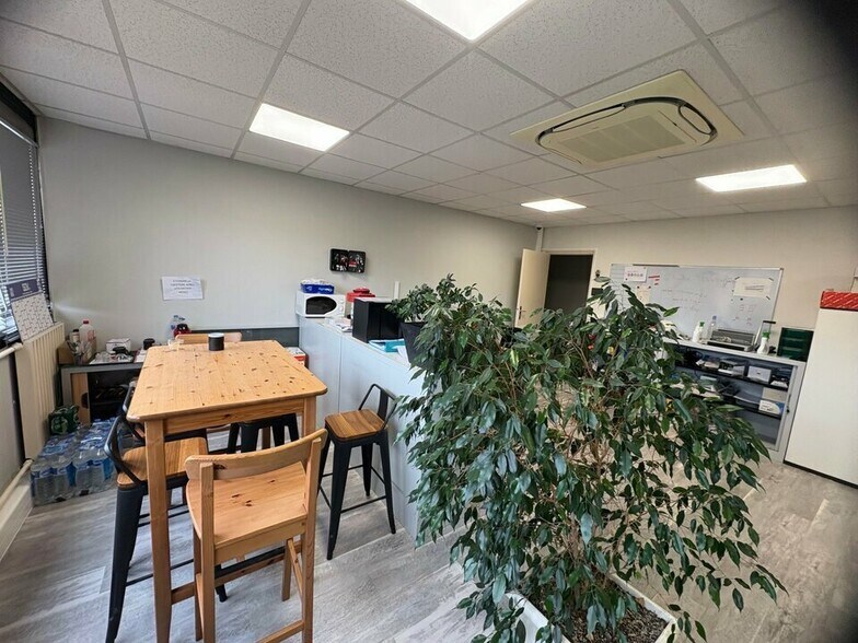 Rue Léon Geffroy, Vitry-sur-Seine for sale - Interior Photo - Image 2 of 5