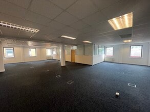 Sir Thomas Longley Rd, Rochester to rent Interior Photo- Image 2 of 5