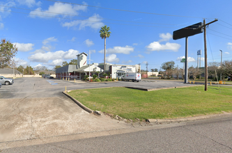 2820 I-10 E, Beaumont, TX for rent Building Photo- Image 2 of 3