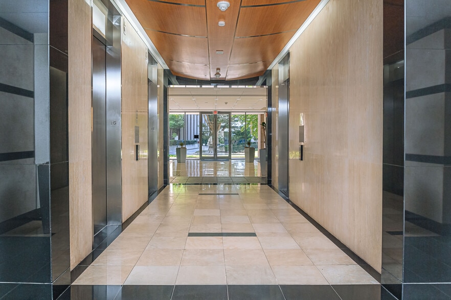 1900 St James Pl, Houston, TX to rent - Building Photo - Image 3 of 6