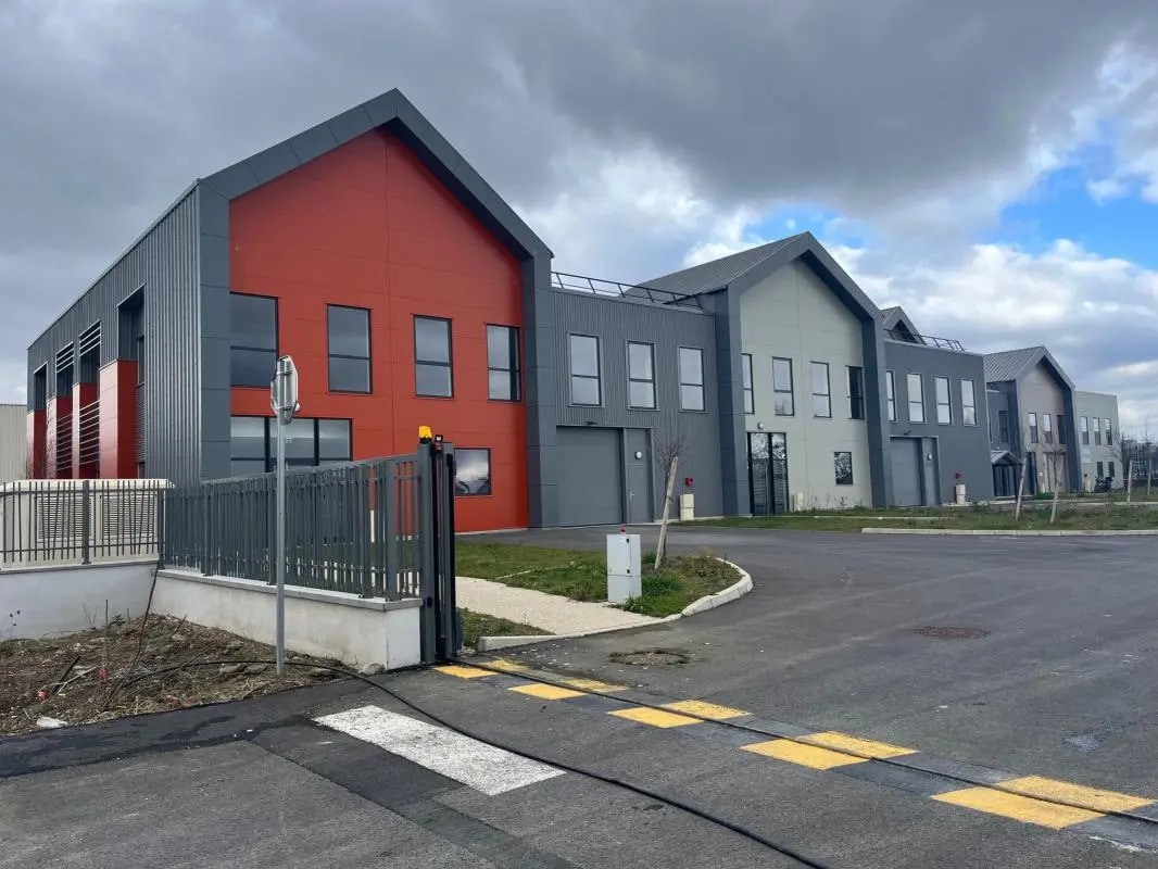 9 Rue Transversale, Gennevilliers to rent Building Photo- Image 1 of 16