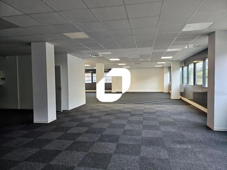 Office in Montpellier to rent - Building Photo - Image 1 of 17