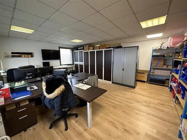 Office in Croissy-Beaubourg to rent - Interior Photo - Image 3 of 5