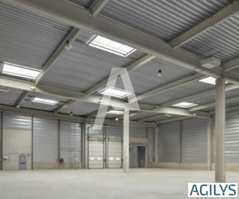 Industrial in Combs-la-Ville to rent Interior Photo- Image 1 of 1