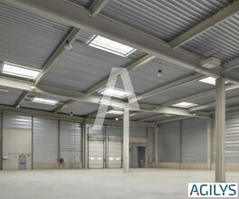 Industrial in Combs-la-Ville to rent Interior Photo- Image 1 of 1