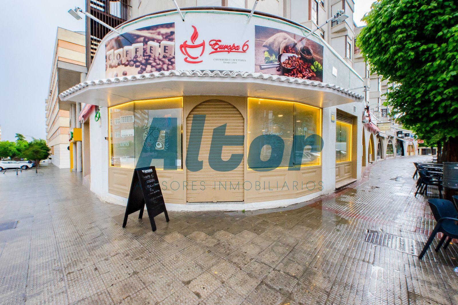 Retail in Coslada, Madrid to rent Primary Photo- Image 1 of 11