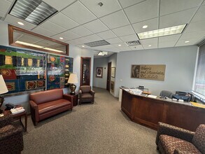 1005 S 107th Ave, Omaha, NE to rent Interior Photo- Image 2 of 6