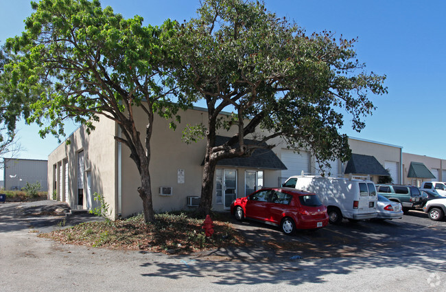 More details for 710-716 NW 57th St, Fort Lauderdale, FL - Light Industrial, Industrial for Rent