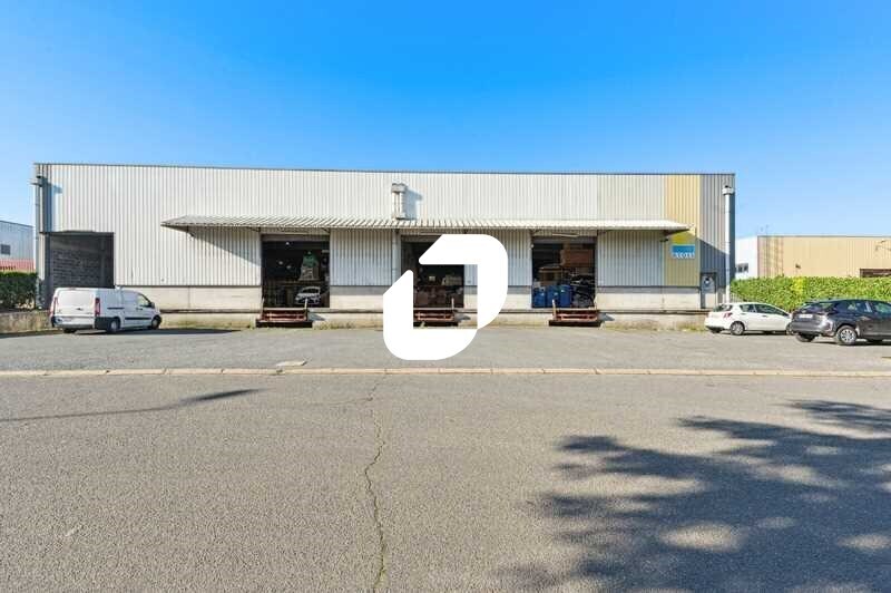 Light Industrial in SAINT-OUEN-L'AUMONE for sale Building Photo- Image 1 of 15