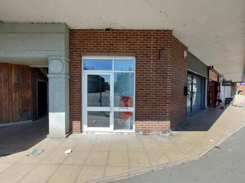 21A Canute Pl, Knutsford to rent - Building Photo - Image 2 of 30