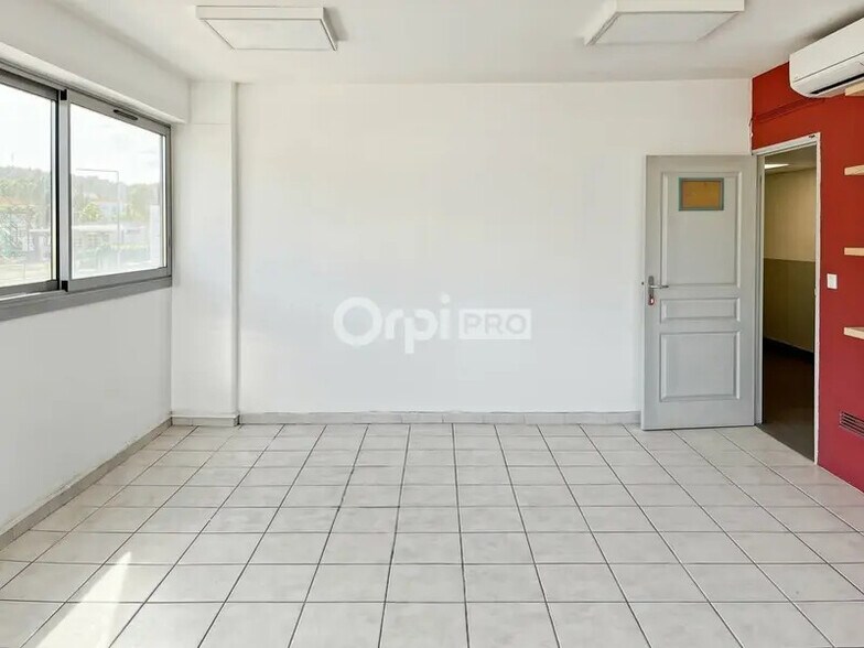 Office in Aubagne to rent - Interior Photo - Image 3 of 5