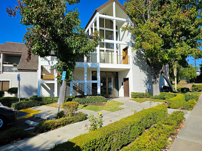 270 Laguna Rd, Fullerton, CA for rent - Building Photo - Image 1 of 4