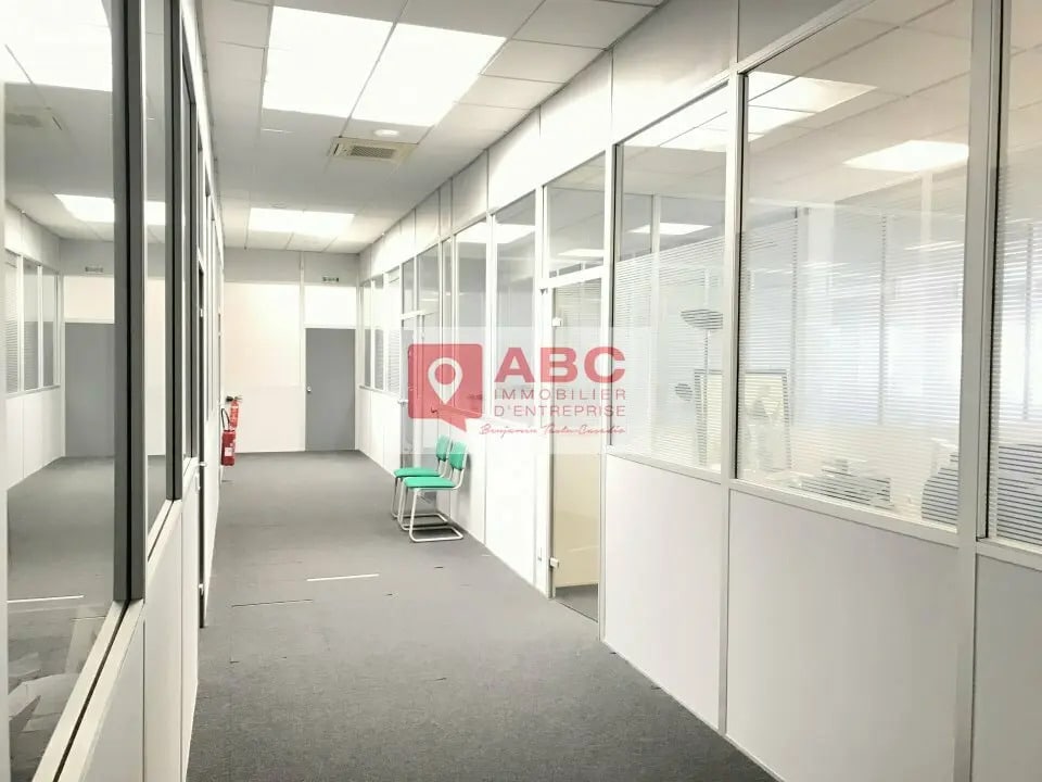 Location Bureaux 160 m² - Photo 1