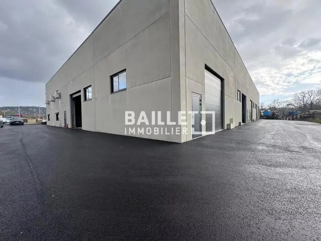 Location Entrepôt 158 m² - Photo 1