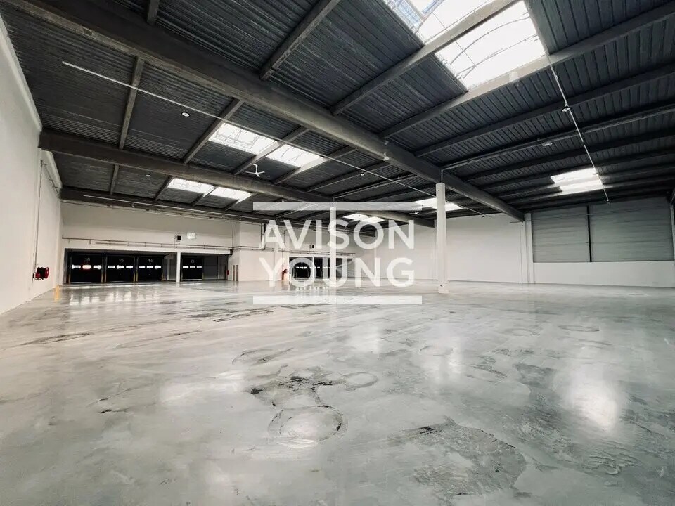 Light Industrial in Aulnay-sous-Bois to rent Interior Photo- Image 1 of 14