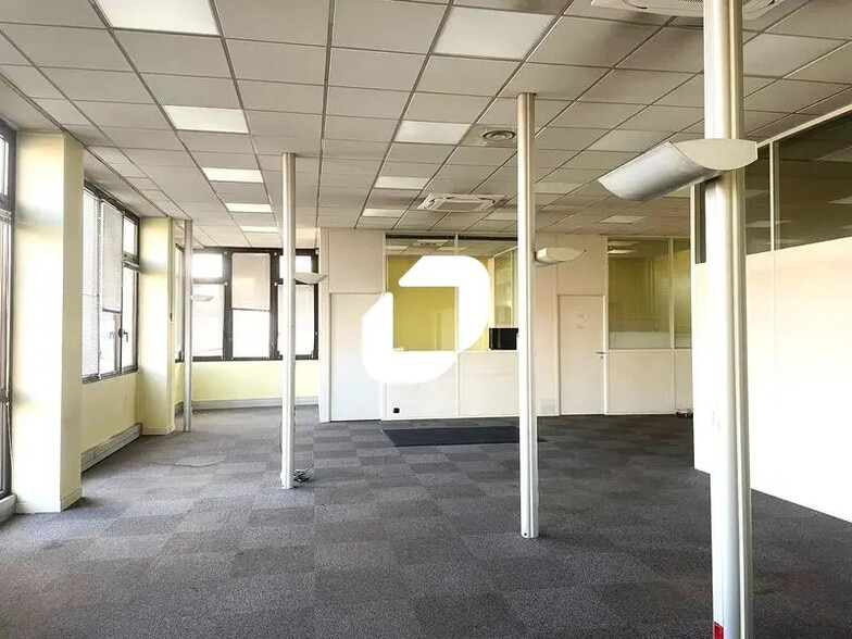 35 Rue Berthollet, Arcueil to rent - Interior Photo - Image 2 of 14