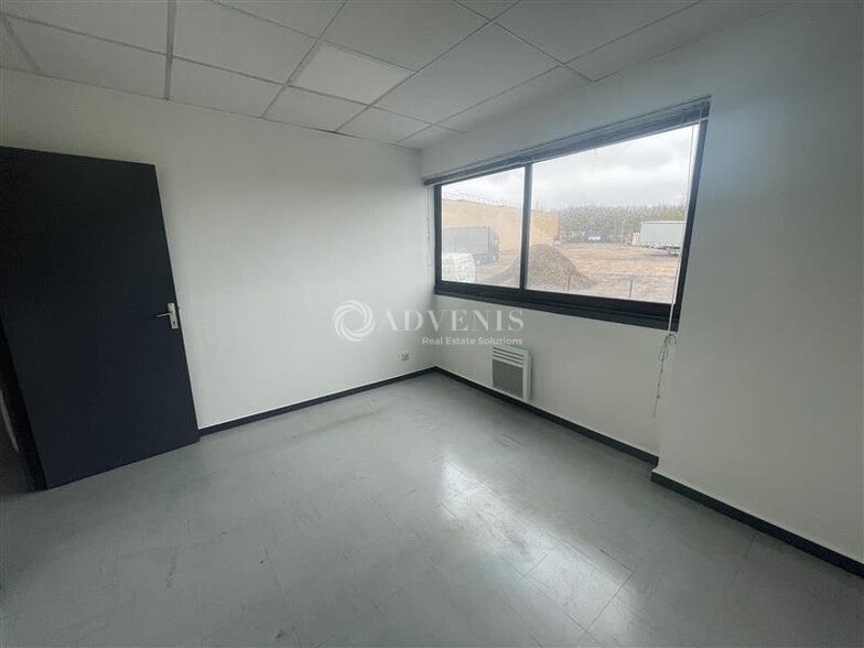 Office in Saint-Soupplets to rent - Interior Photo - Image 2 of 9