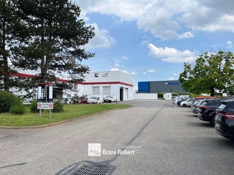 43 Rue Ampère, Chassieu for sale - Building Photo - Image 1 of 5