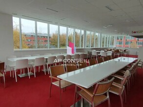 Office in Voisins-le-Bretonneux to rent Building Photo- Image 2 of 9